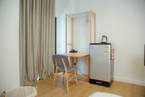 Deluxe Twin Room | Desk, free WiFi, bed sheets