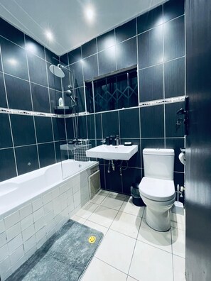 Deluxe House, 2 Bedrooms, Kitchen | Bilik Mandi