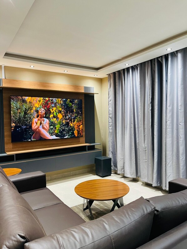 Deluxe House, 2 Bedrooms, Kitchen | Living area