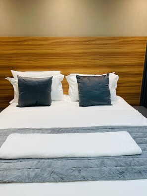 Deluxe House, 2 Bedrooms, Kitchen | Langsir/tirai gelap terus, seterika/papan seterika, Wi-fi percuma