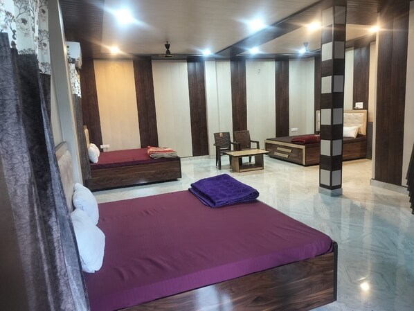 Classic Quadruple Room | Desk, laptop workspace, soundproofing, iron/ironing board - Shree Ram Saroj Aksh Dham (Vrindavan)