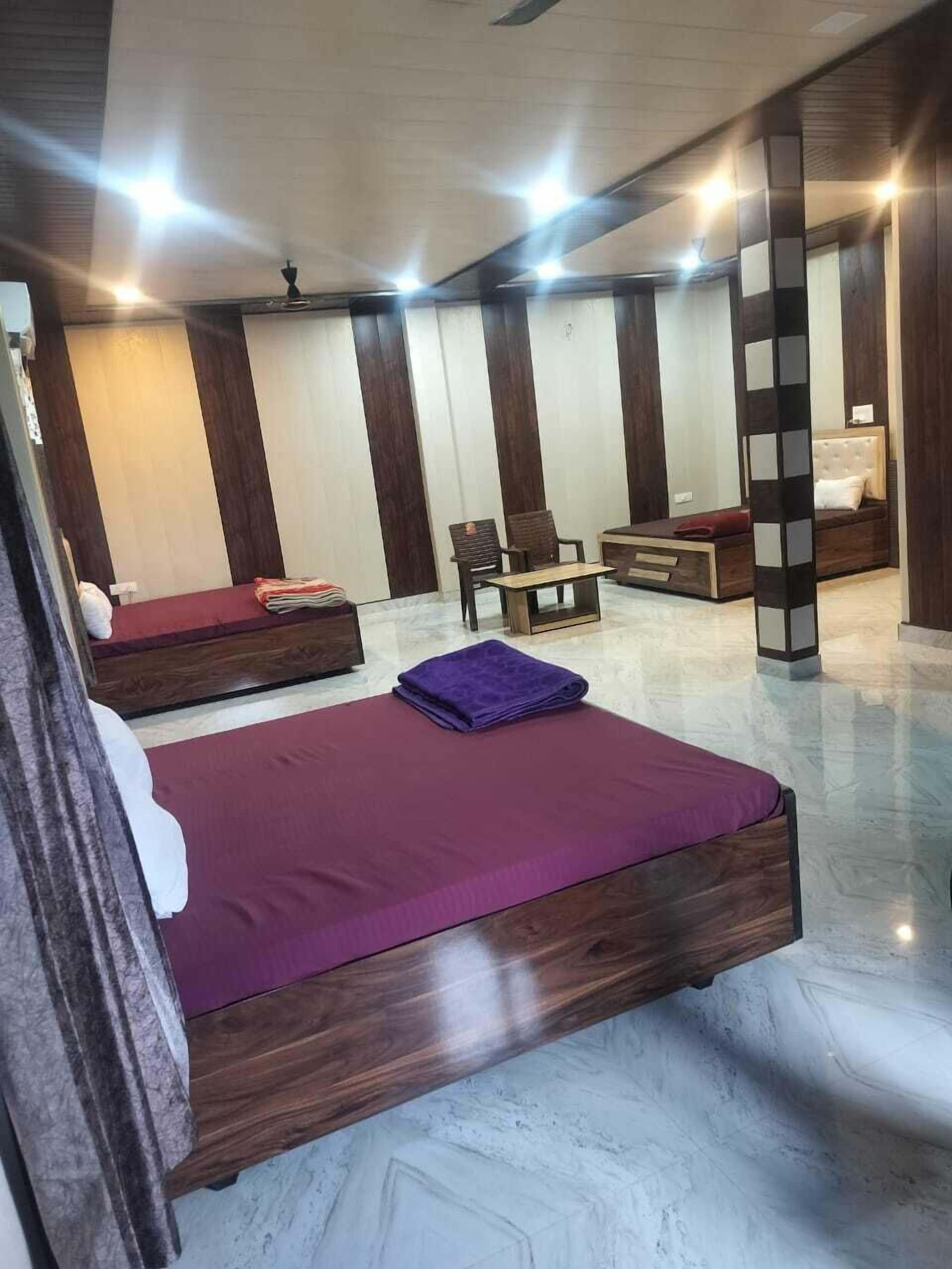 Classic Quadruple Room | Desk, laptop workspace, soundproofing, iron/ironing board