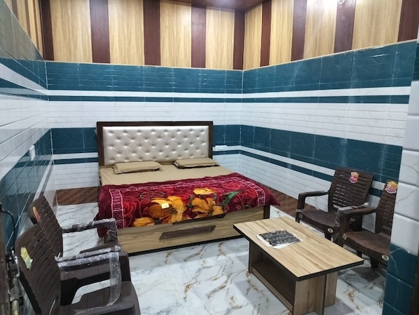 Comfort Double Room, City View | Desk, laptop workspace, soundproofing, iron/ironing board