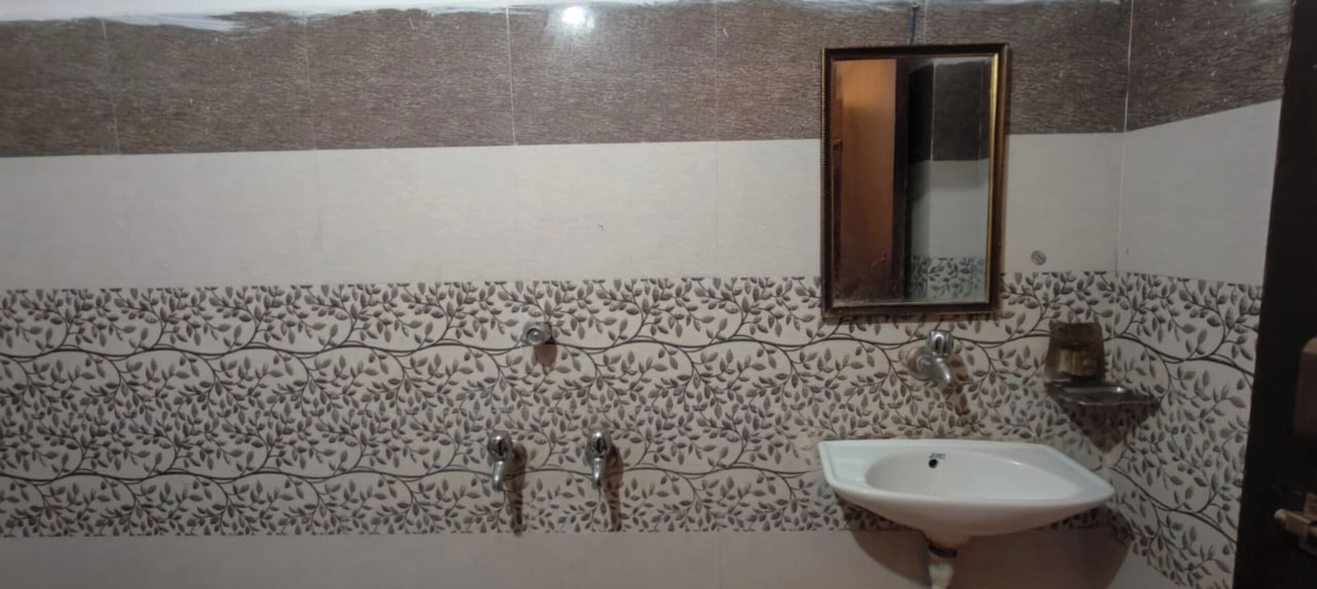 Basic Room | Bathroom