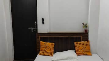 Desk, laptop workspace, free WiFi