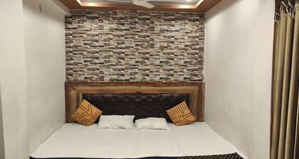 Royal Kashi Lodge