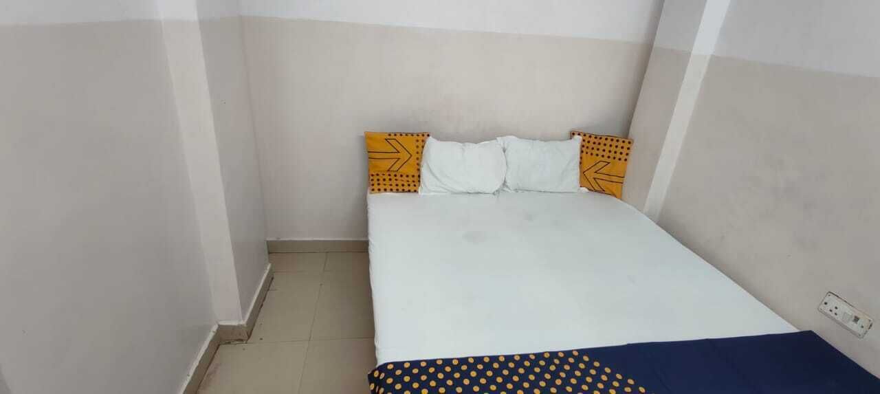 Basic Shared Dormitory | Desk, laptop workspace, free WiFi