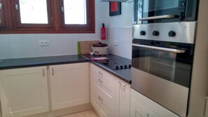 Geladeira, micro-ondas, fogão, lava-louças