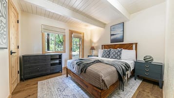 4 bedrooms, iron/ironing board, free WiFi, bed sheets