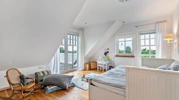 4 habitaciones, tabla de planchar con plancha, wifi y ropa de cama