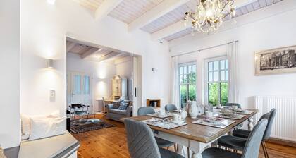 wunderschönes Ferienhaus 'Tine und Clara' mit großem Garten, Kamin, wenige Minuten zum Strand!