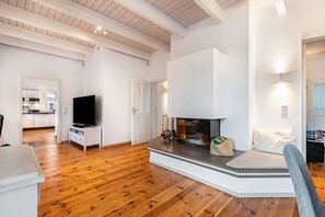 TV, fireplace, DVD player, stereo