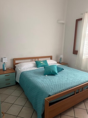 2 bedrooms, iron/ironing board, travel crib, free WiFi