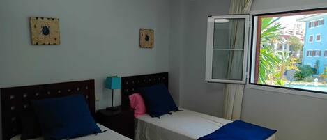 3 quartos, ferros/tábuas de passar roupa, Wi-Fi, roupa de cama