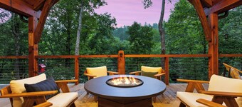 Sacred Creek Retreat - On-site Fishing & Hiking | Creekside Firepit | Sauna | Hot Tub | Arcade | Theater Room
