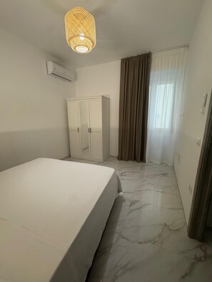 WiFi, bed sheets