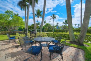 Condo, vista para o jardim | Terraço/pátio