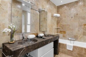 Shower, towels