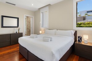 4 bedrooms, in-room safe, iron/ironing board, free WiFi - Villa El Duque Privé (Adeje)