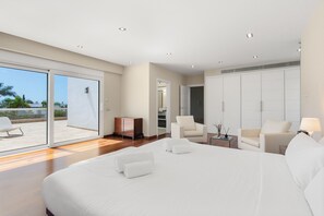 4 bedrooms, in-room safe, iron/ironing board, free WiFi