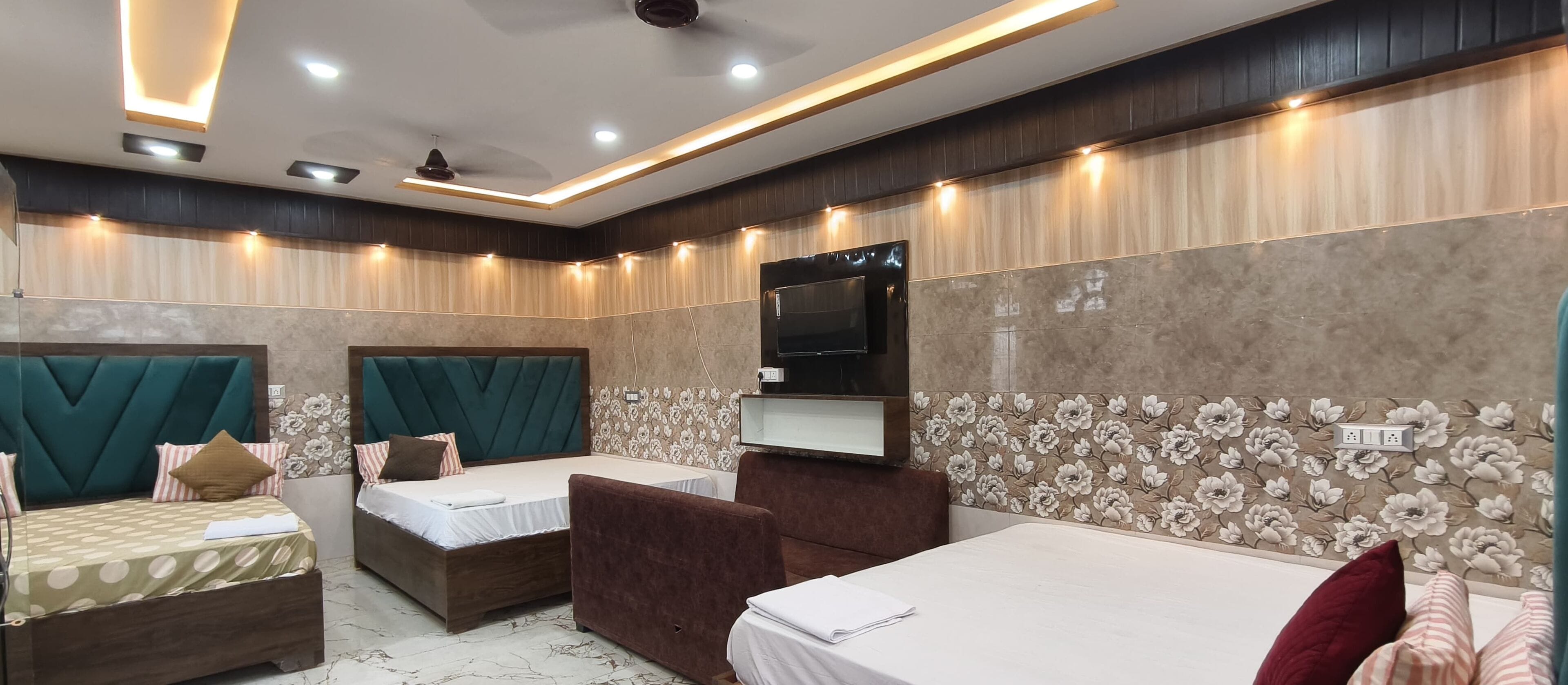 Deluxe Triple Room, City View