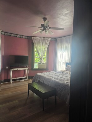 5 chambres, fer et planche à repasser, Wi-Fi, draps fournis