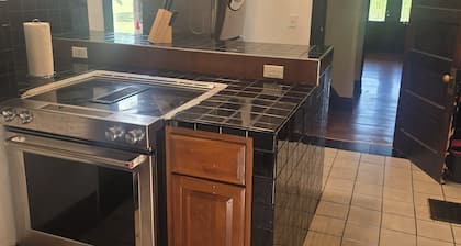 Spacious 5-bedroom house in brilliant Cincinnati with WiFi, AC