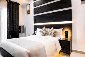 豪華客房 | 房內夾萬、書桌、手提電腦工作空間、免費 Wi-Fi