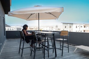 Luxury Penthouse, City View | Terrace/patio - The Cove Apartments (Abuja)