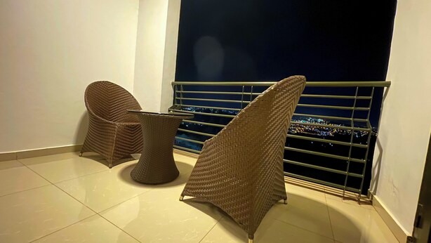 Deluxe Apartment, Balcony, City View | Teres/patio
