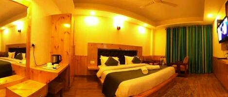 Escriptori, espai de treball apte per a portàtils i wifi gratuïta