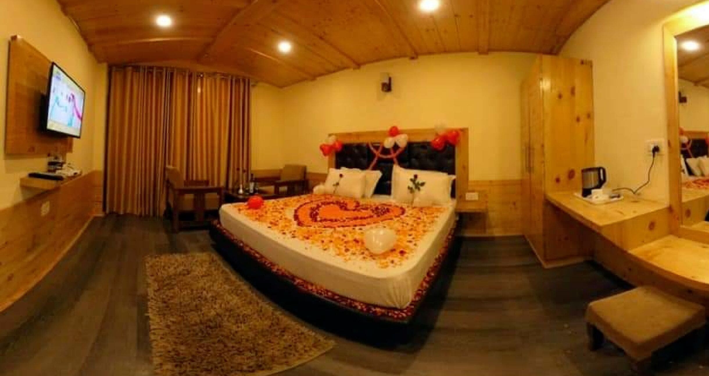 โต๊ะทำงาน, พื้นที่ทำงานแบบใช้แล็ปท็อป, Wi-Fi ฟรี