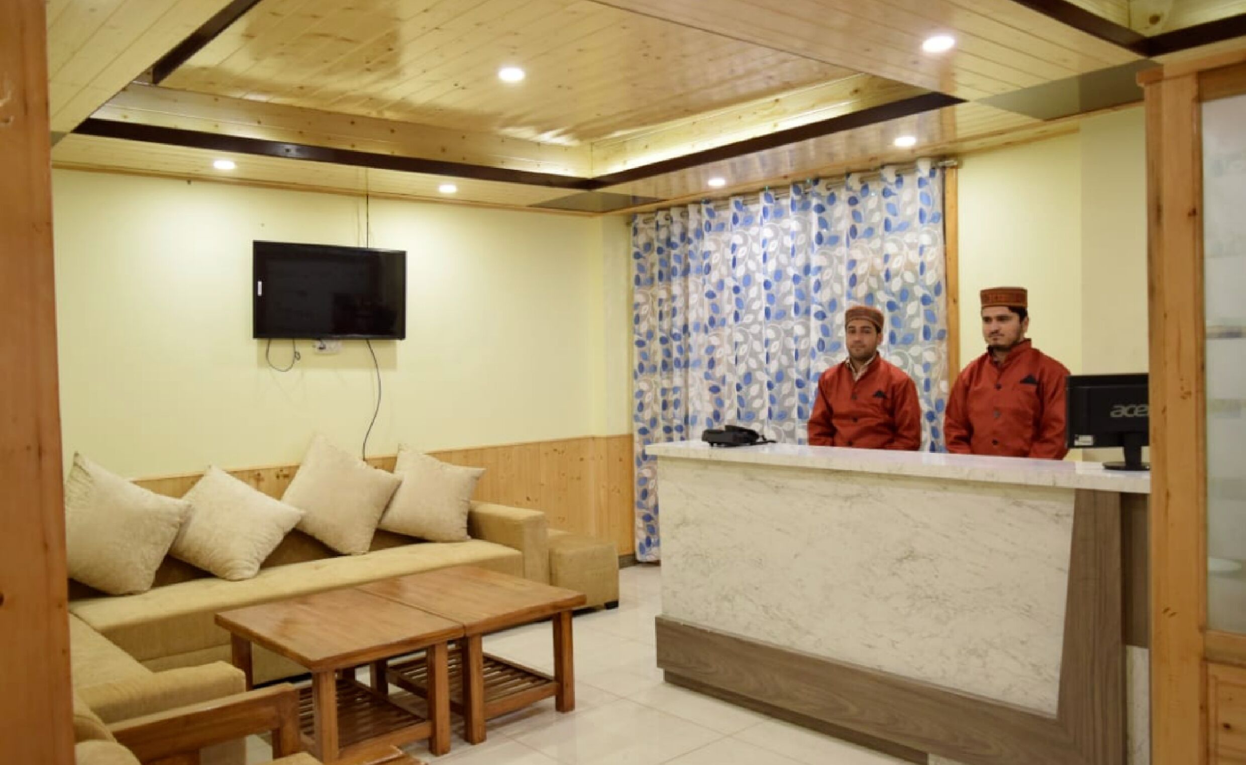 ฝ่ายต้อนรับ