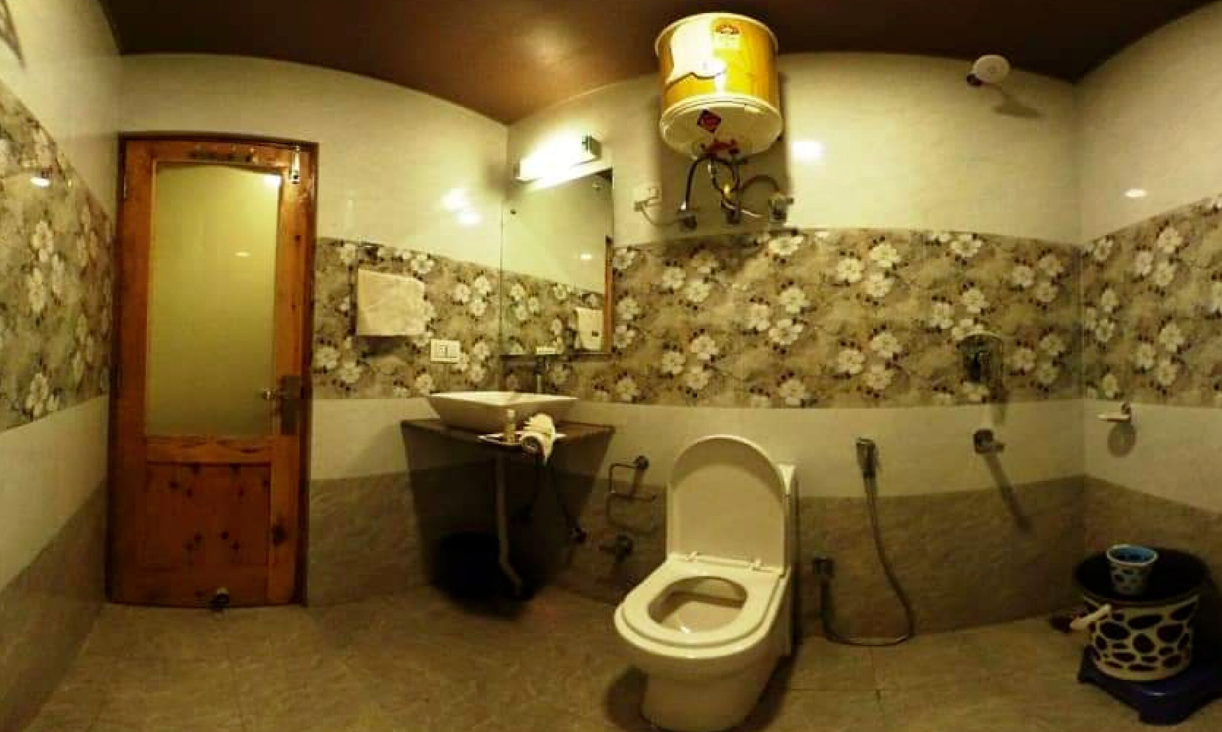 ฝักบัว, ของใช้ในห้องน้ำฟรี, ผ้าเช็ดตัว, สบู่