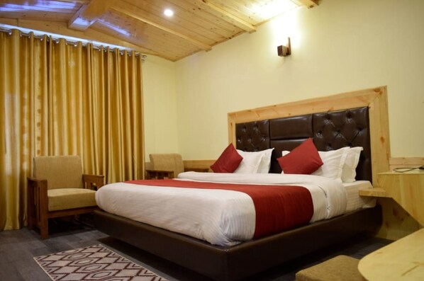 Schreibtisch, laptopgeeigneter Arbeitsplatz, kostenloses WLAN