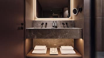 Executive Suite | Bathroom | Shower, rainfall showerhead, hair dryer, slippers