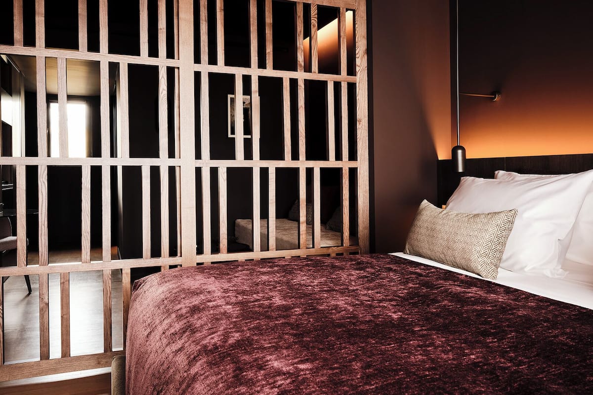 Junior Suite | Hypo-allergenic bedding, minibar, in-room safe, desk