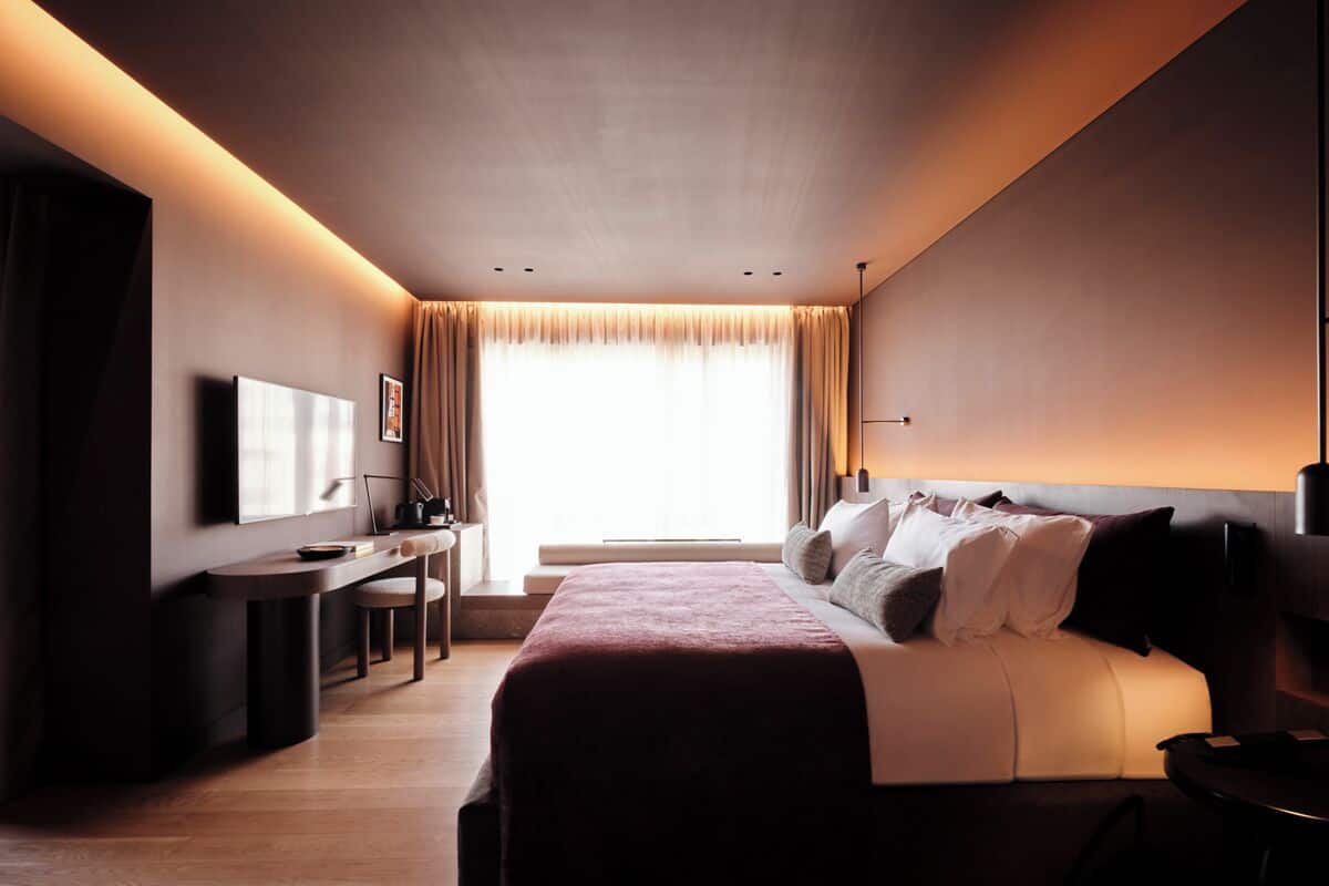 Executive Suite | Hypo-allergenic bedding, minibar, in-room safe, desk