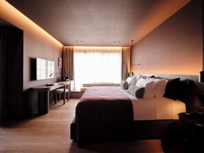 Executive Suite | Hypo-allergenic bedding, minibar, in-room safe, desk - The Fiction (Marousi)