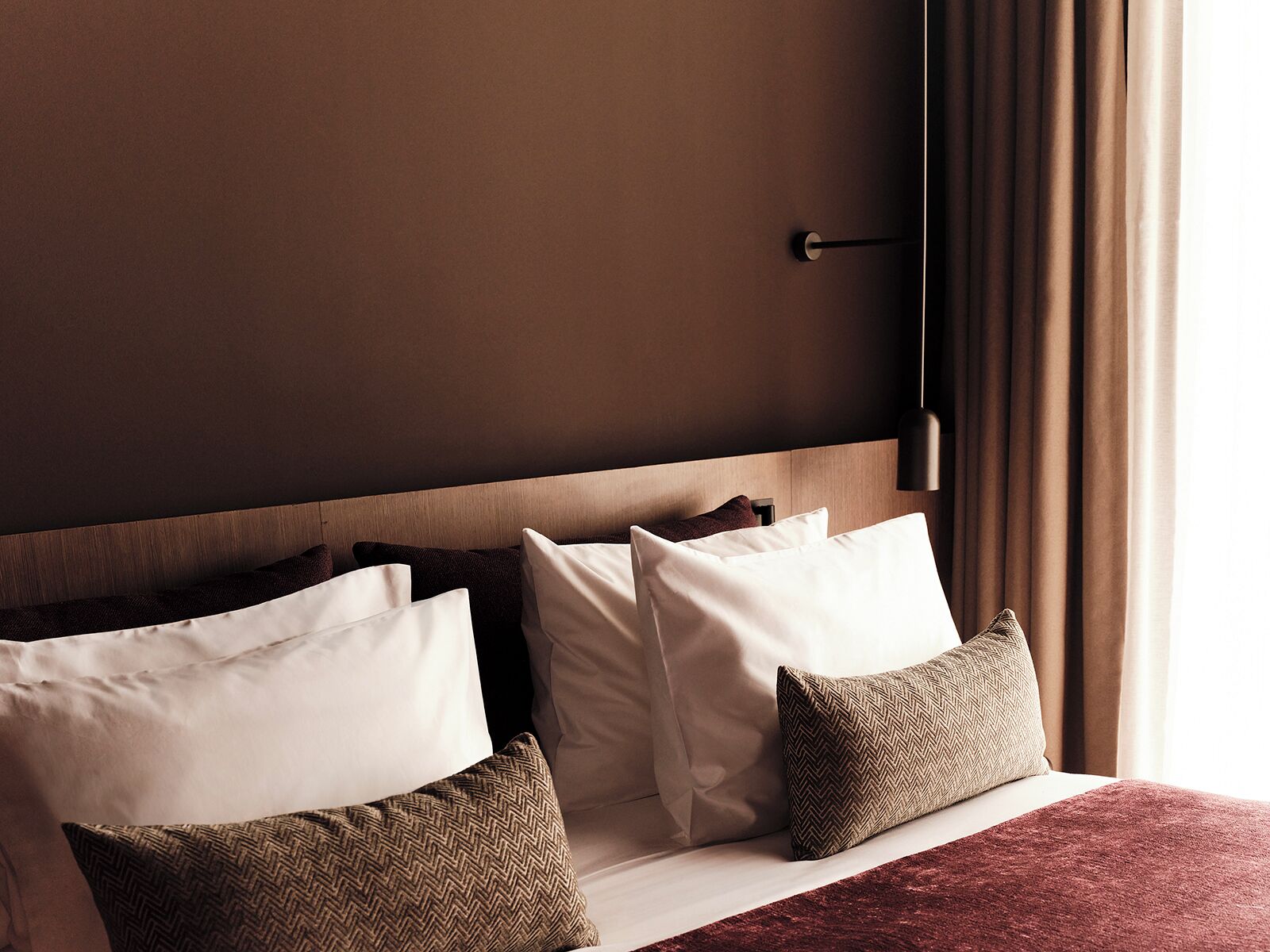 Deluxe Double | Hypo-allergenic bedding, minibar, in-room safe, desk