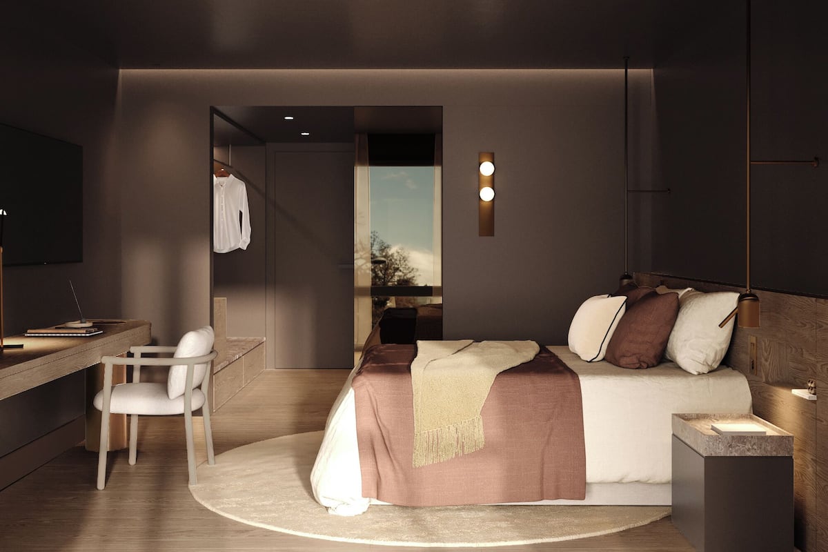 Hypo-allergenic bedding, minibar, in-room safe, desk