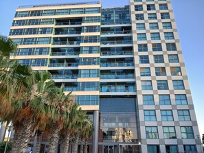 Exterior - Charming 2-bedroom hotel in fabulous Herzliya with WiFi, AC, fitness room (Herzliya)