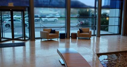 Charming 2-bedroom hotel in fabulous Herzliya with WiFi, AC, fitness room