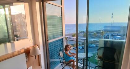 Charming 2-bedroom hotel in fabulous Herzliya with WiFi, AC, fitness room