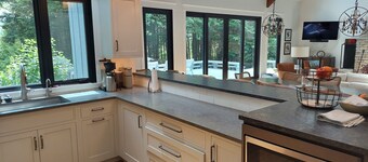 4-bedroom Lake Front House in Quntisential Private Vermont Setting