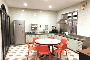 House, 4 Bedrooms | Dining room