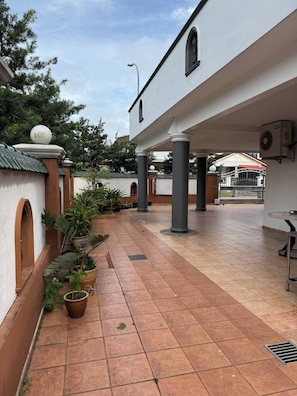 House, 4 Bedrooms | Exterior - Cozy Johor Bahru Home With Family Room and Unblock Balcony View (Johor Bahru)