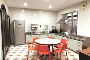 House, 4 Bedrooms | Dining room - Cozy Johor Bahru Home With Family Room and Unblock Balcony View (Johor Bahru)