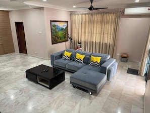 Living room - Cozy Johor Bahru Home With Family Room and Unblock Balcony View (Johor Bahru)