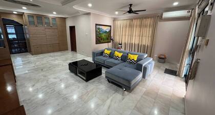 Cozy Johor Bahru Home With Family Room and Unblock Balcony View